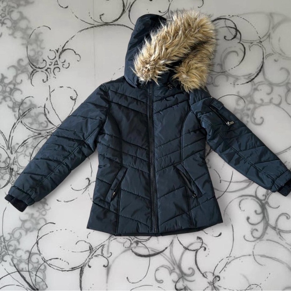 dkny black puffer jacket w/ fur hood 🦁